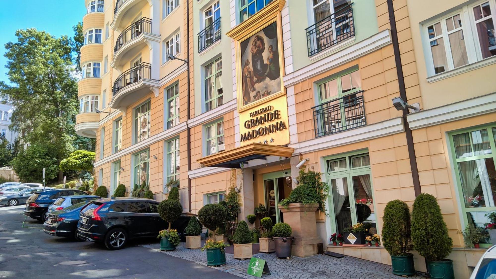 Karlsbad Grande Madonna Hotel Exterior photo